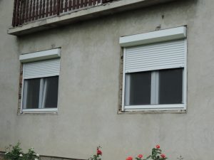 műanyag ablak redőnnyel