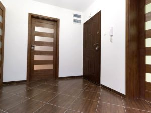aranytölgy színű egyedi fa beltéri ajtók