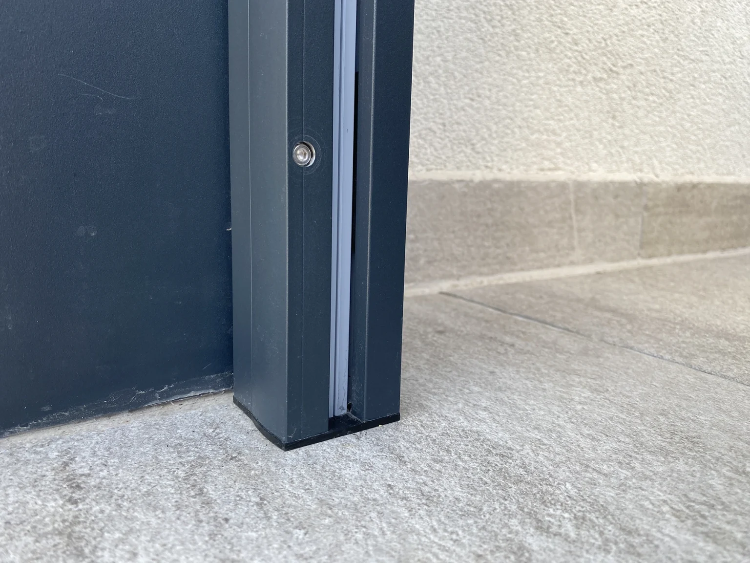 Napháló (Zip screen) árnyékoló 13 Napháló Cipzáras sínje