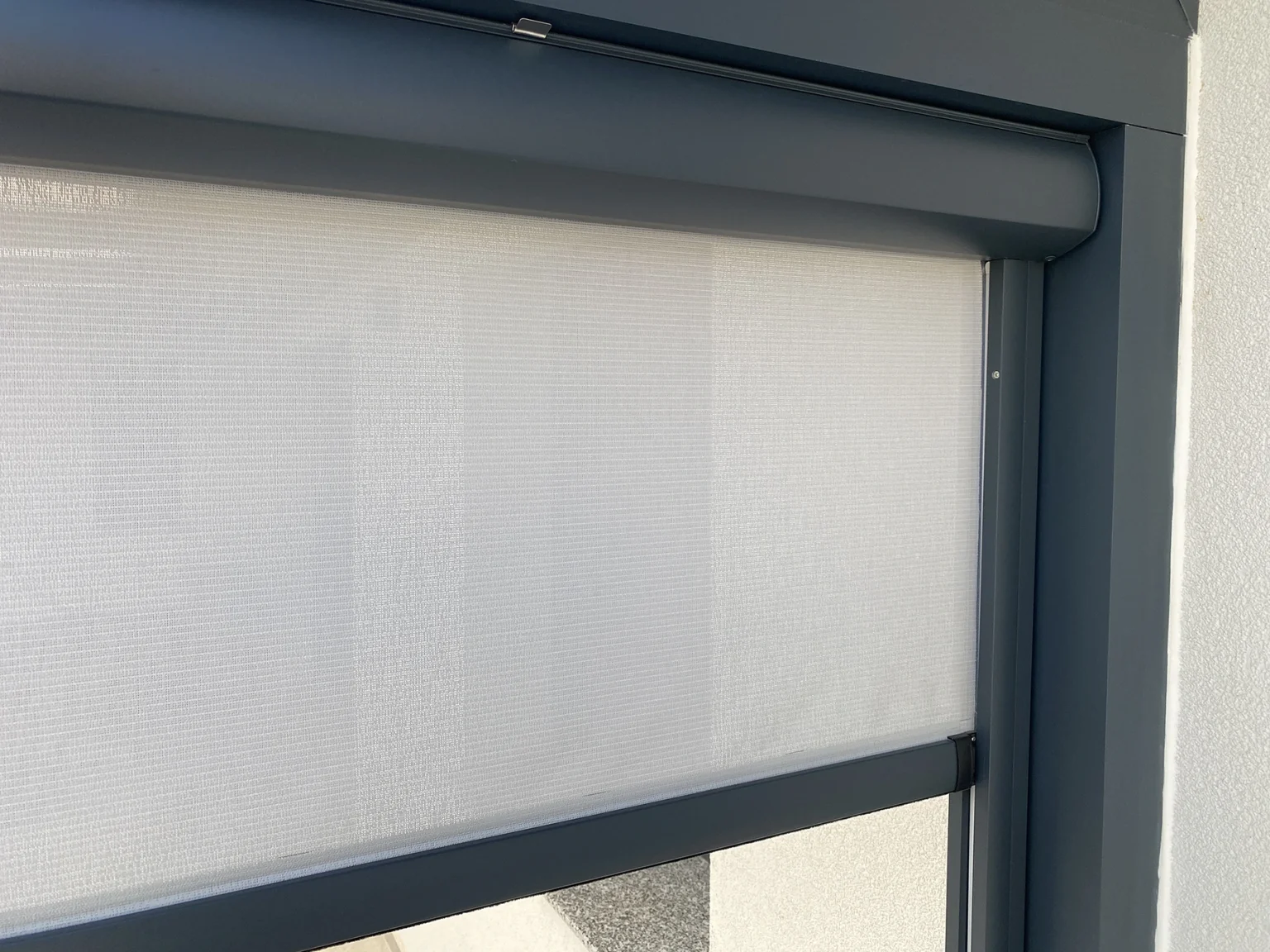 Napháló (Zip screen) árnyékoló 14 Tokozott zipzáras napháló